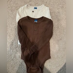 EUC - Old Navy Ribbed Onesies 12-18m